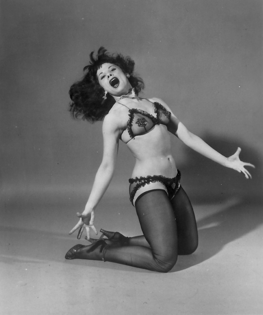 patti-waggin-burlesque-stripper-photo
